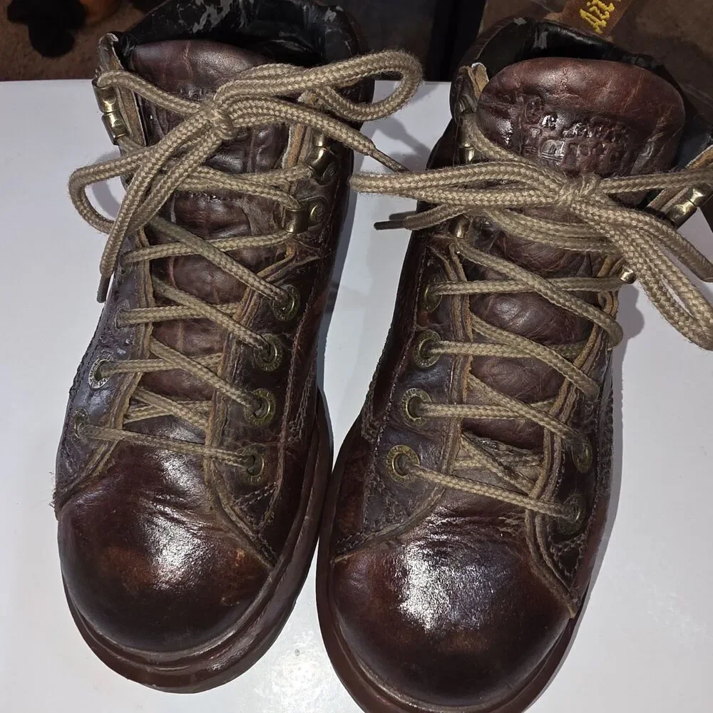 DR MARTENS ENGLAND #8287 4UK/6US Vintage Distressed Brown Leather Ankle Boots